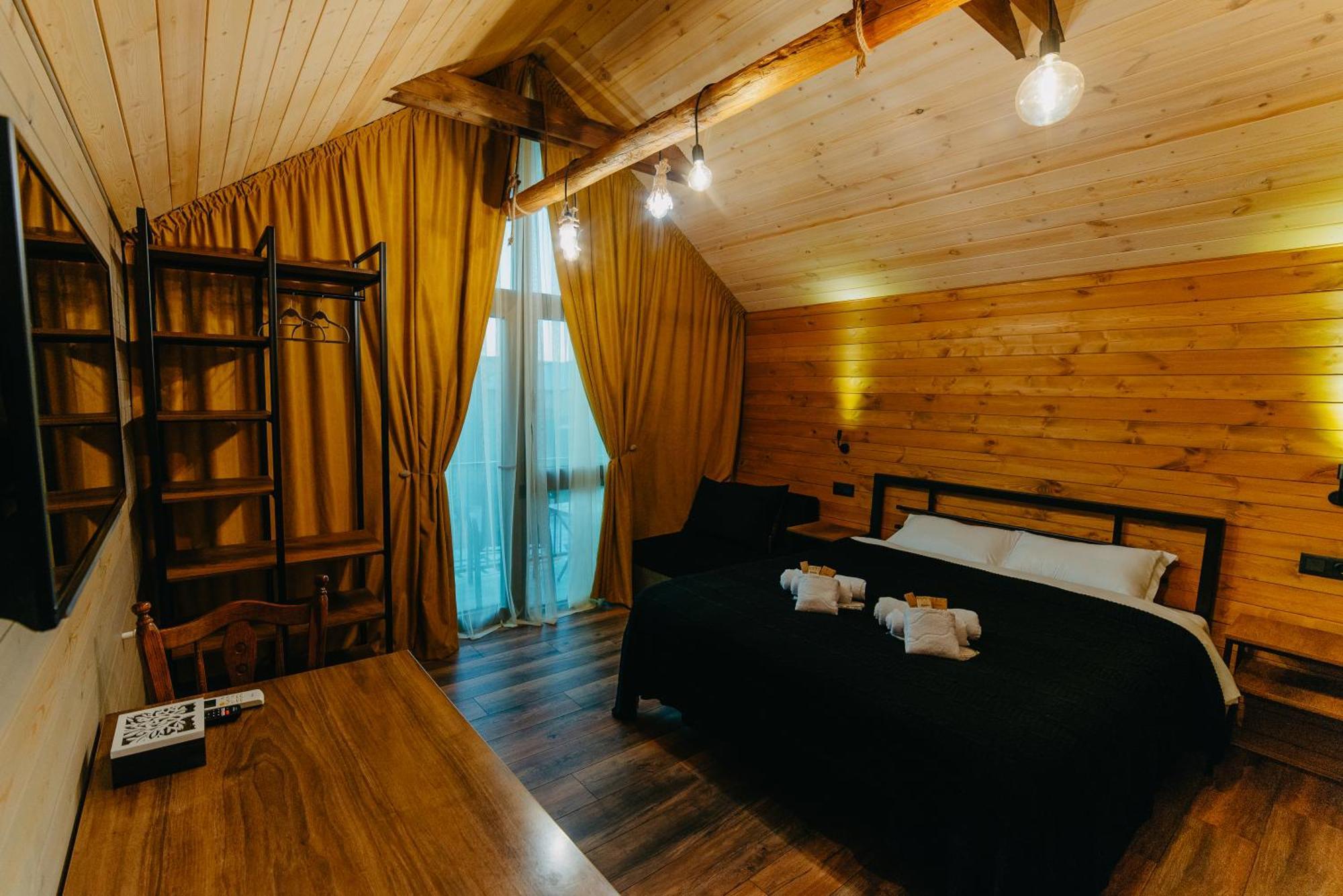 Hotel Wanderholic Telavi Esterno foto